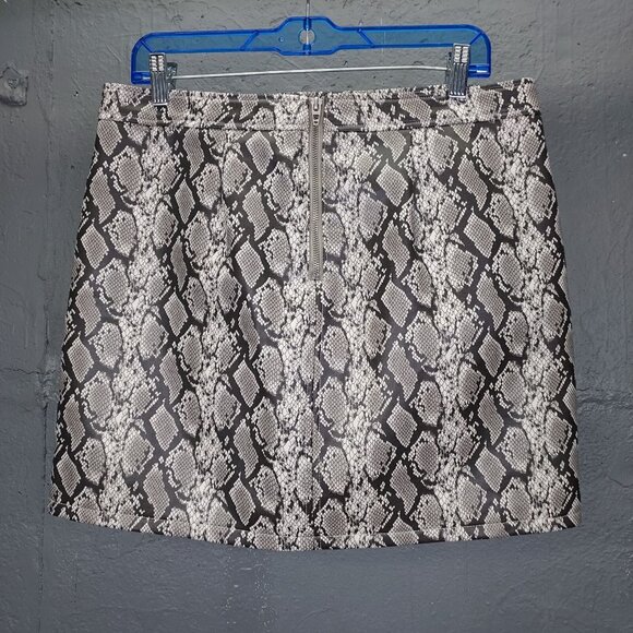 BLANK NYC Mini Skirt Women's 10 Faux Snake Skin Print Zipper Lined Pocket NEW - Picture 7 of 13
